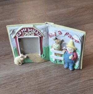 Vintage 1993 Old McDonald Picture Book Resin 3D Photo Frame